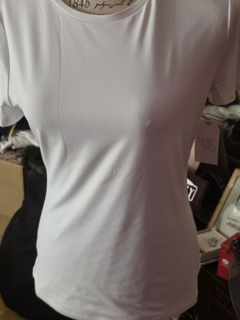 Time and Tru White Short Sleeve Crewneck Tee